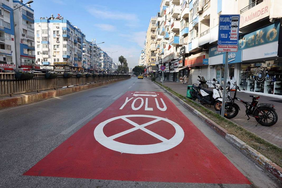 Büyükşehir belediyesinden o caddede otobüslere yeni uygulama! Trafik yoğunluğu yaşanınca baştan sona değiştirildi 3